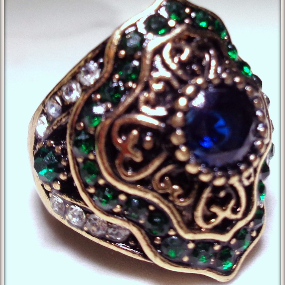 Stunning Green Emerald Gemstone Ring Size 7-8-